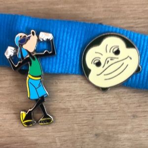 2 Disney pins